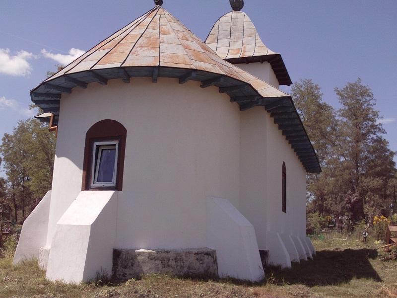 Biserica - vedere exterioară
